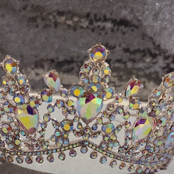 Silver Rhinestone Tiaras - Picture 4 of 8